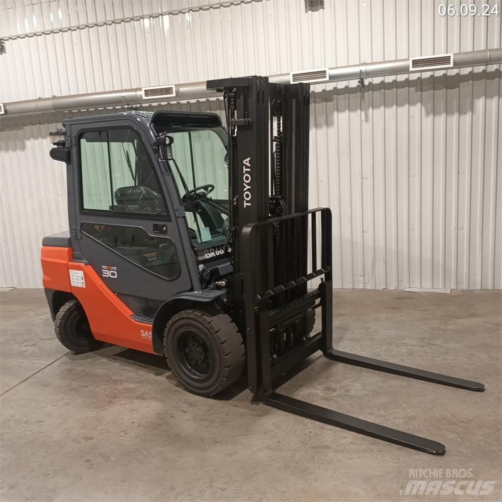 Toyota 52-8FDF30 Dizel forkliftler