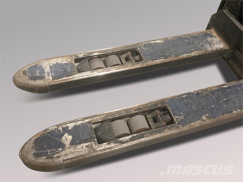 BT SWE120L Yaya kumandali istif makinasi