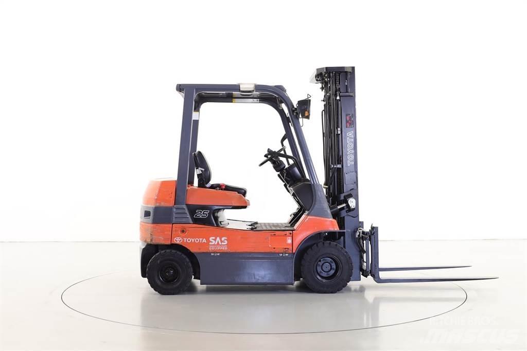 Toyota 7FB25 Elektrikli forkliftler