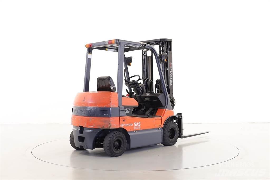 Toyota 7FB25 Elektrikli forkliftler