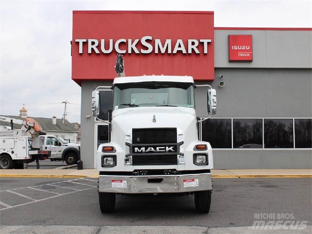 Mack MD6 Araç üzeri vinçler