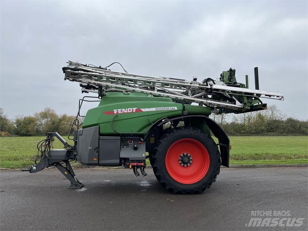 Fendt RG344 Çekilir pülverizatörler