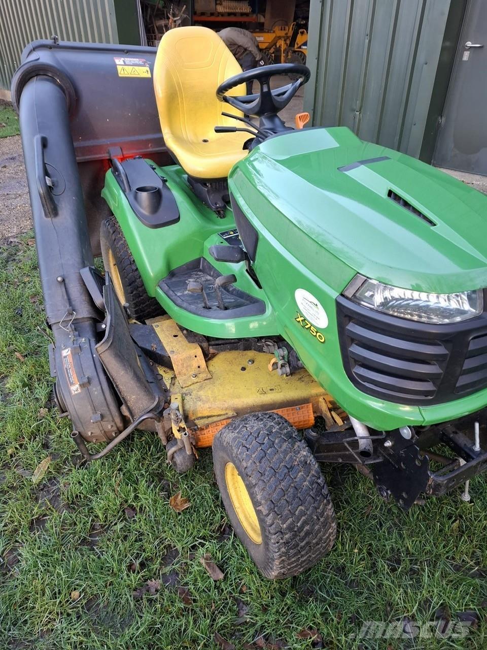John Deere X750 Çayir biçme makinalari