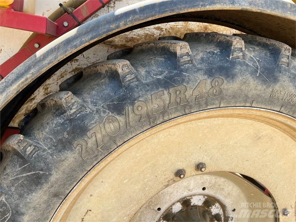 Landquip 3000L Çekilir pülverizatörler