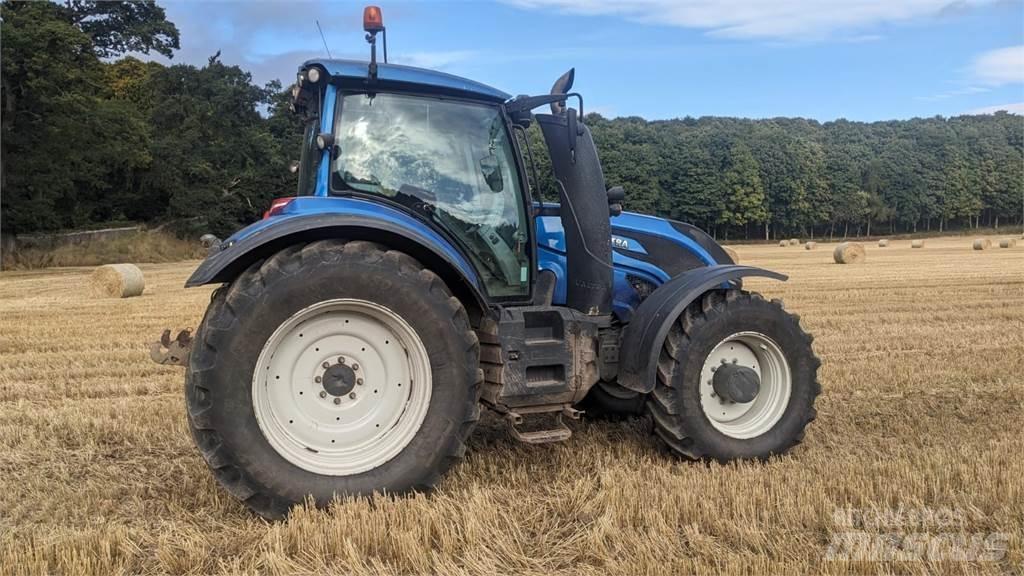 Valtra T214V Traktörler