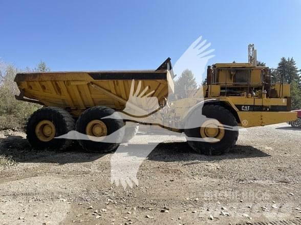 CAT D400D Belden kirma kaya kamyonu