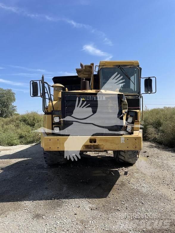CAT D400D Belden kirma kaya kamyonu