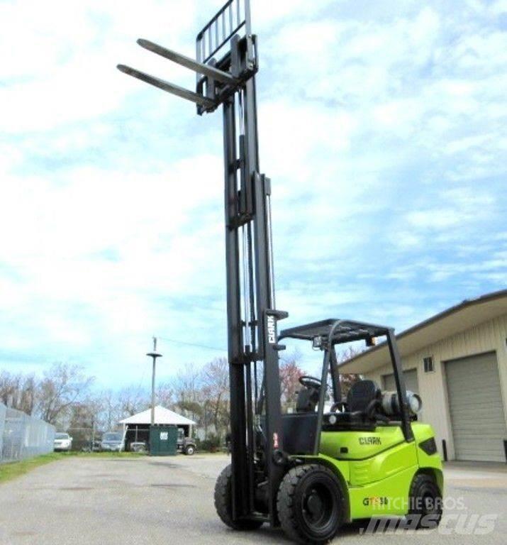 Clark GTS30L Diger
