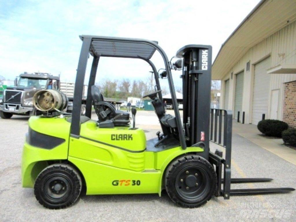Clark GTS30L Diger