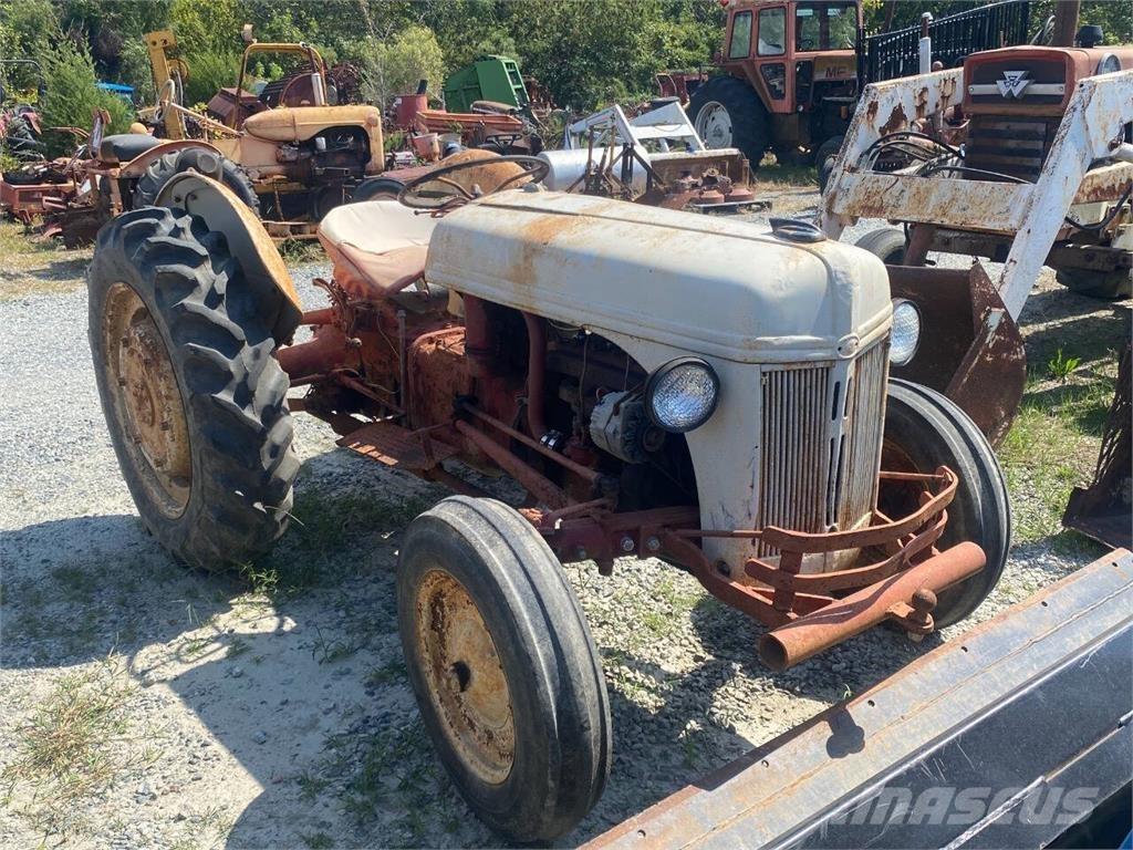Ford 8N Diger