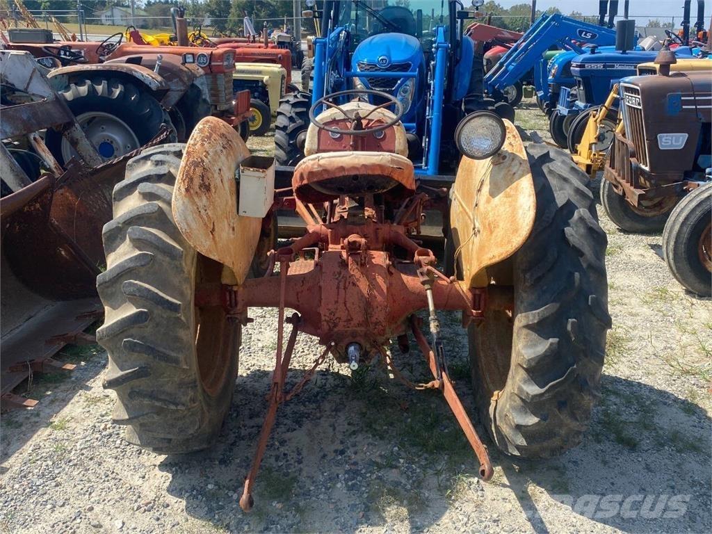 Ford 8N Diger