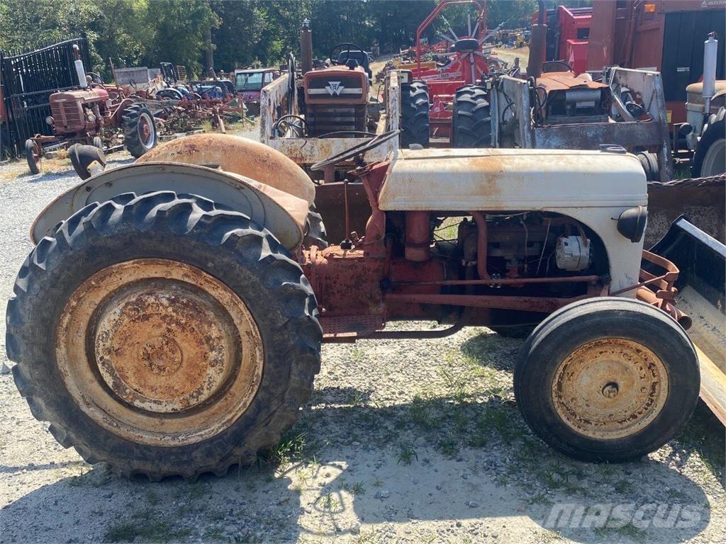 Ford 8N Diger