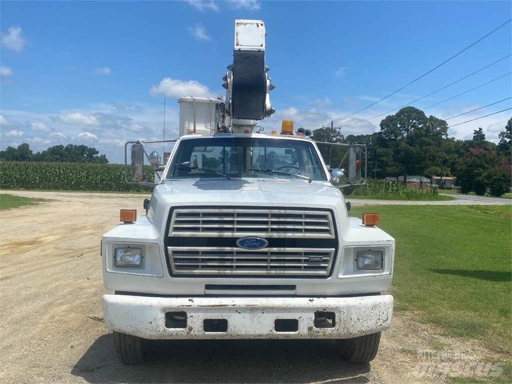 Ford F-800 Diger