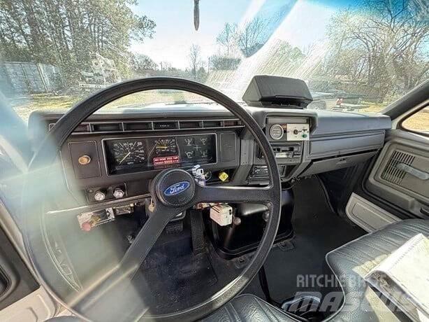 Ford F-800 Diger
