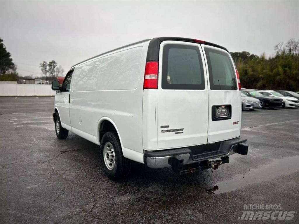 GMC Savana Diger