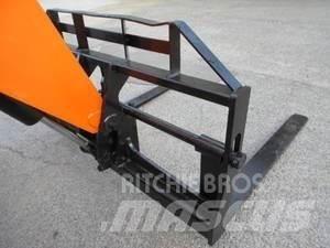 SkyTrak 8042 Diger