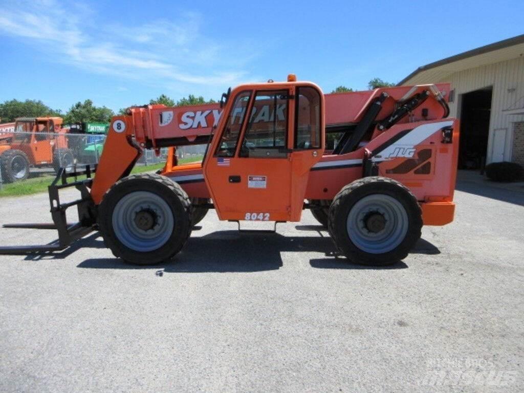 SkyTrak 8042 Diger