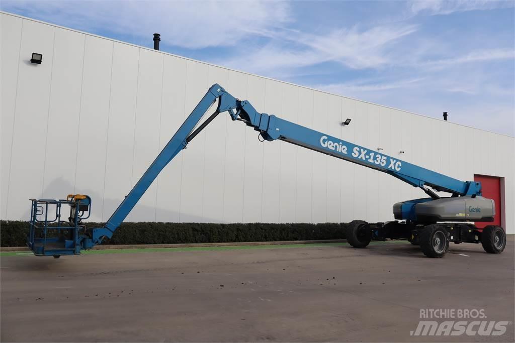 Genie SX135XC Teleskopik personel platformları