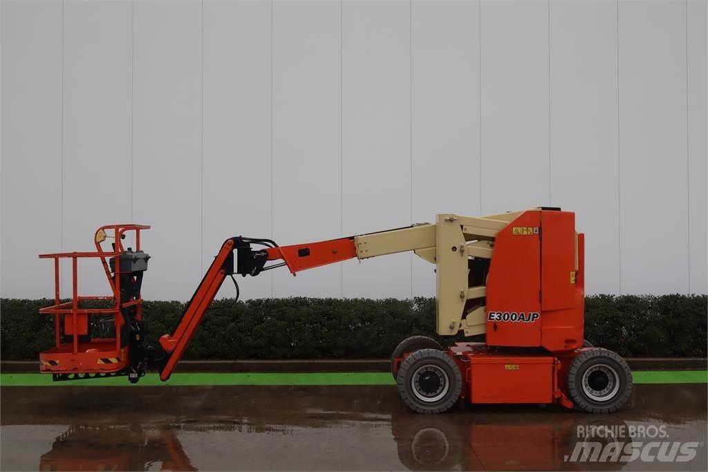 JLG E300AJP Körüklü personel platformları