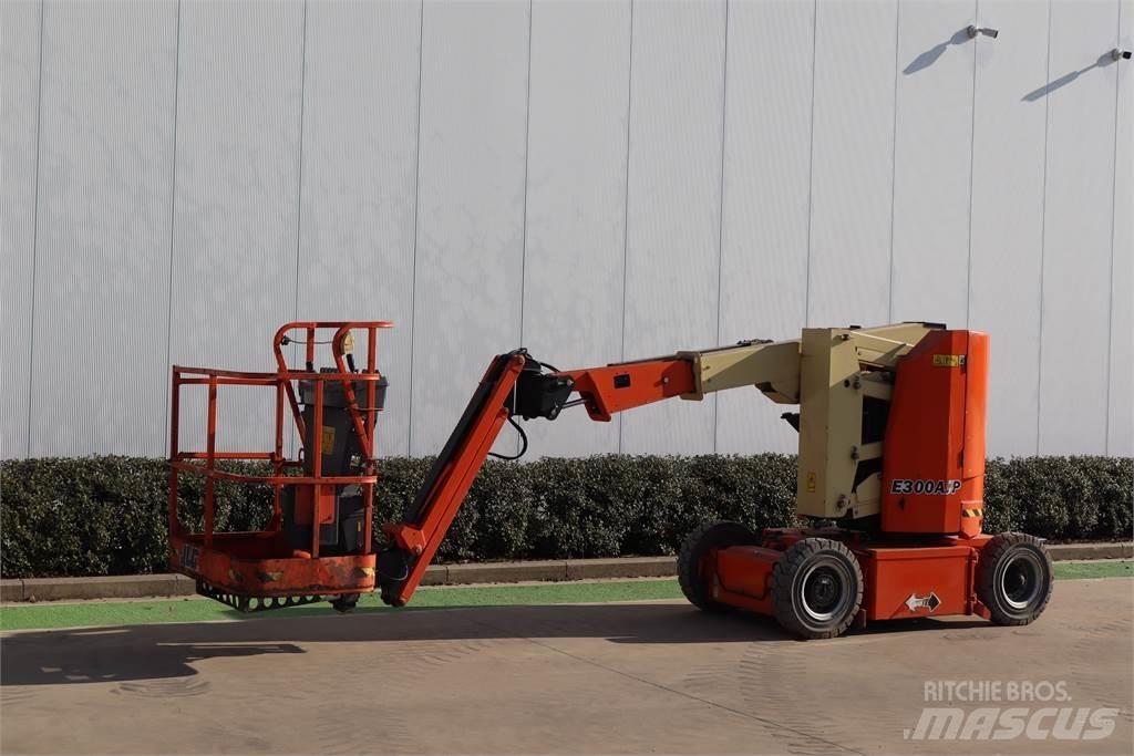 JLG E300AJP Körüklü personel platformları