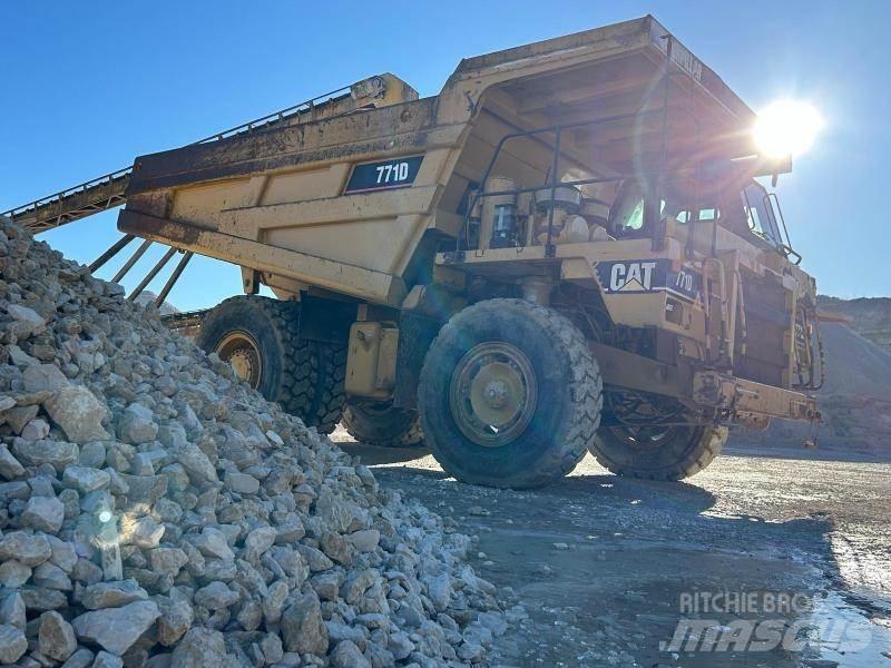 CAT 771D Yol disi kaya kamyonu