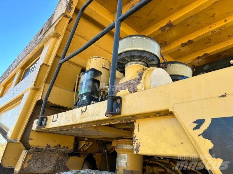 CAT 771D Yol disi kaya kamyonu