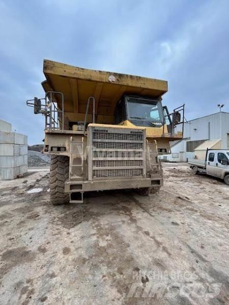 Komatsu HD605-7 Yol disi kaya kamyonu