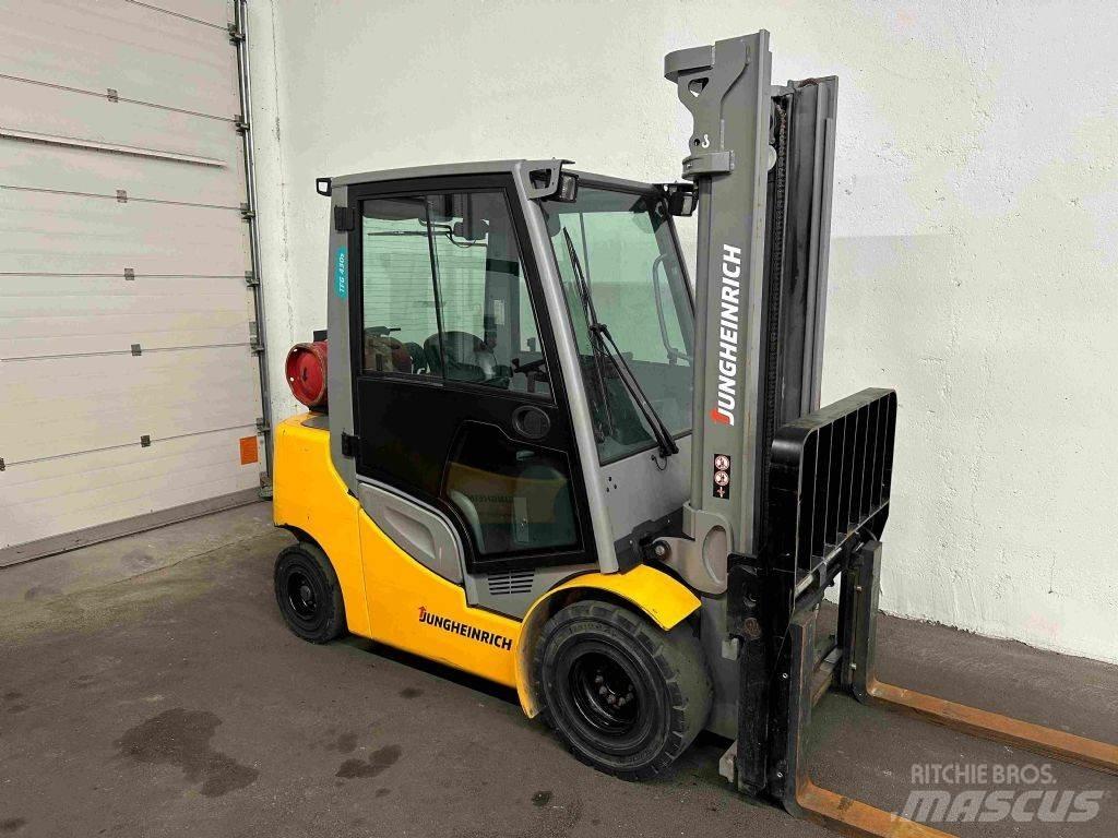 Jungheinrich TFG 430s LPG'li forkliftler