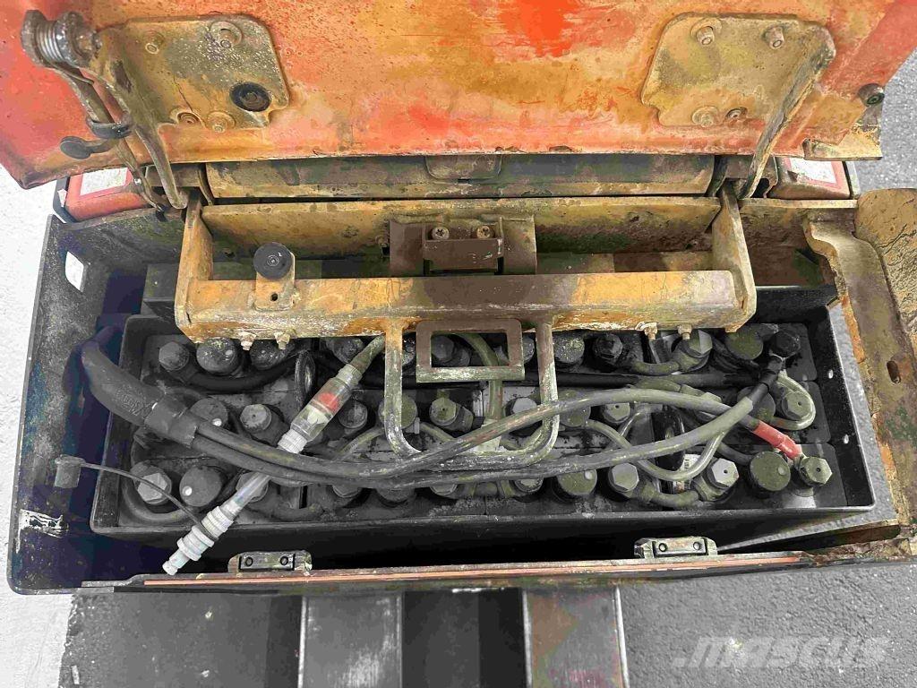 Toyota LPE 200 Düsük seviye kaldirici