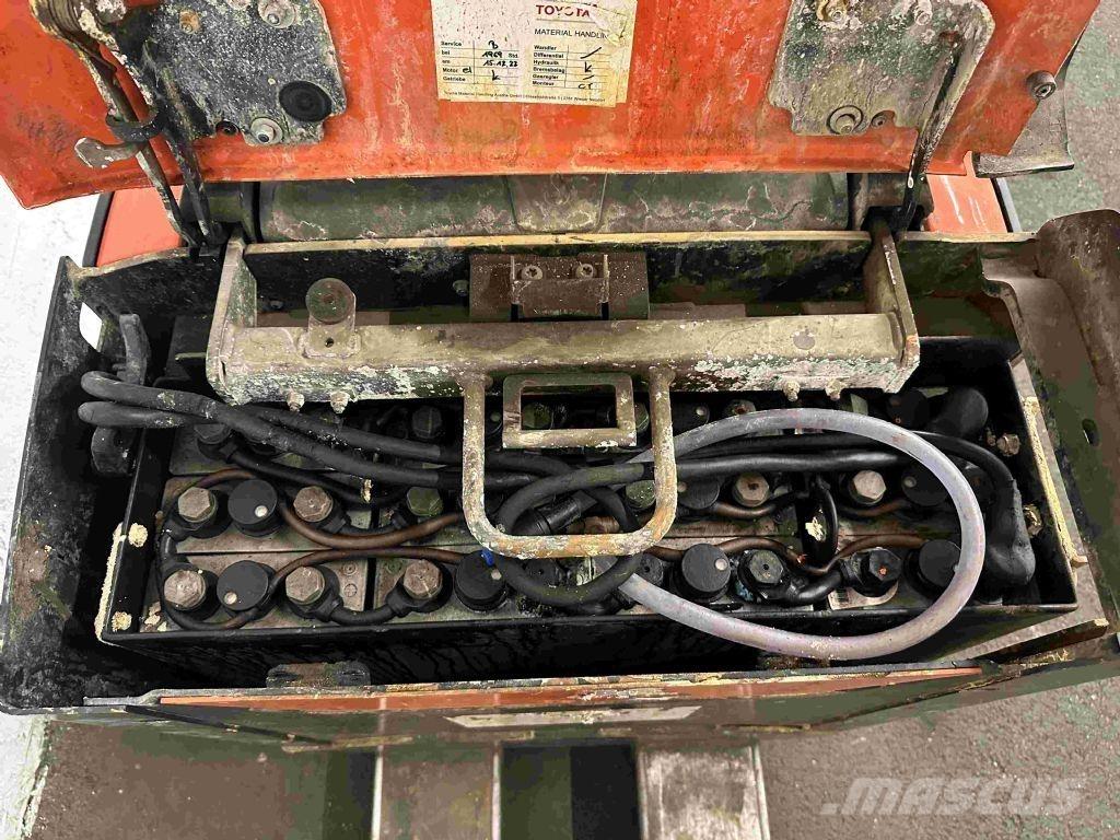 Toyota LPE 200 Düsük seviye kaldirici