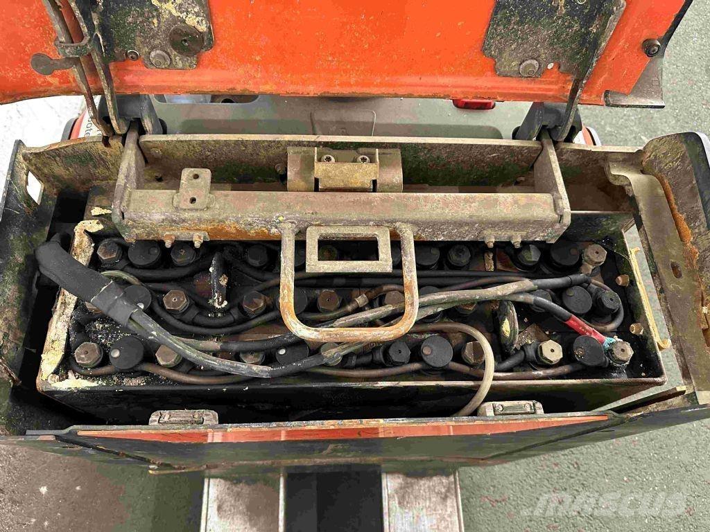 Toyota LPE 200 Düsük seviye kaldirici