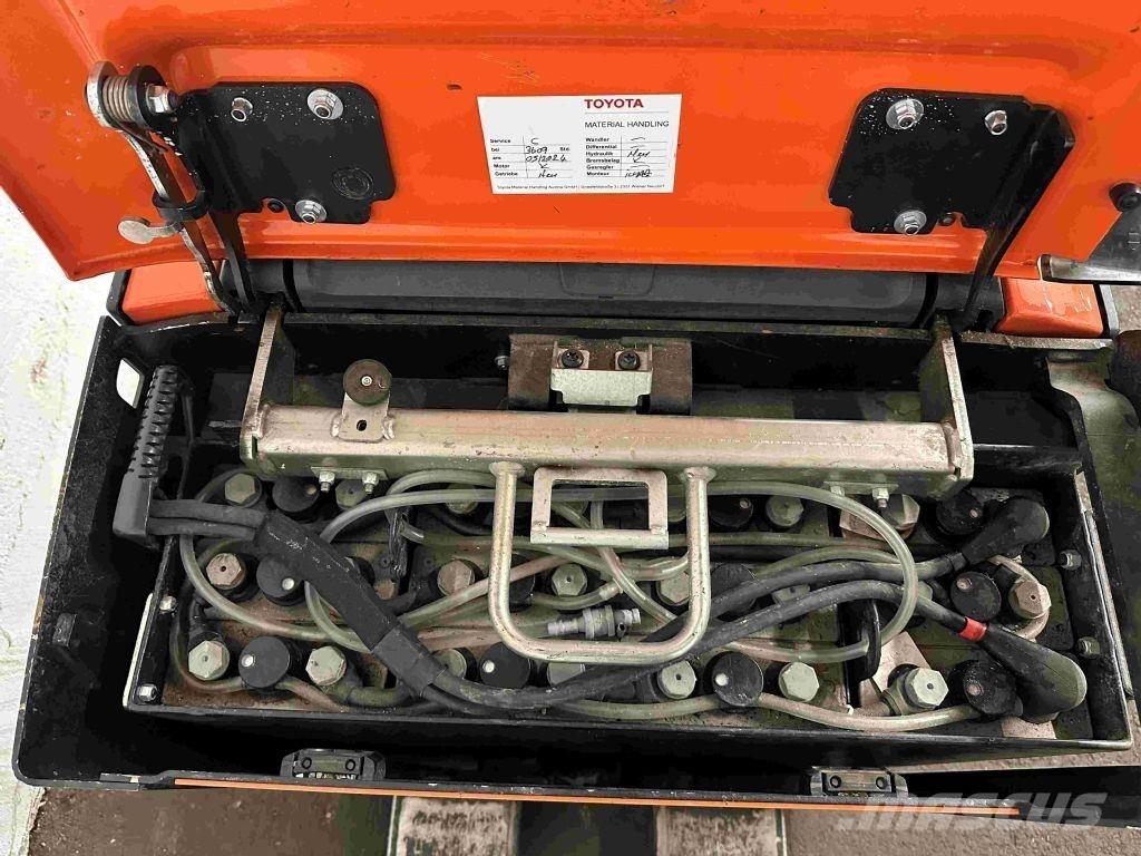Toyota LPE 200 Düsük seviye kaldirici