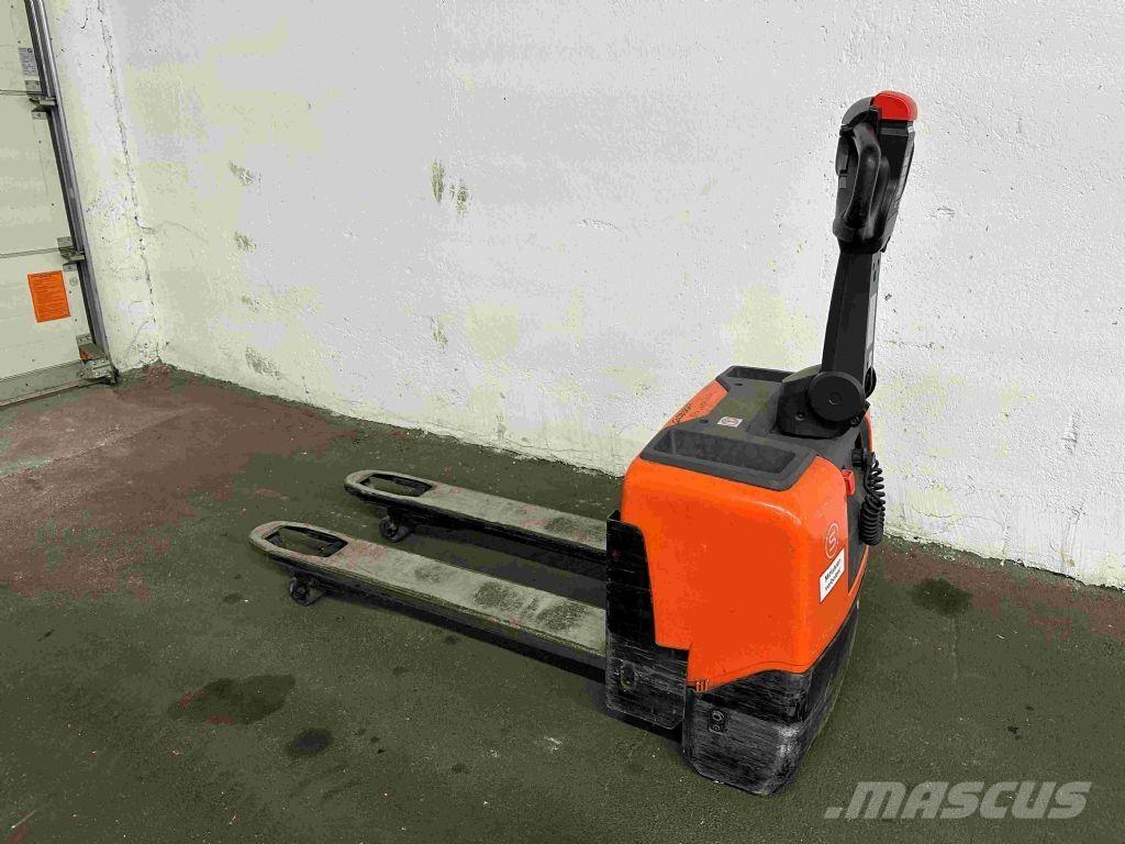 Toyota LWE 130 Düsük seviye kaldirici