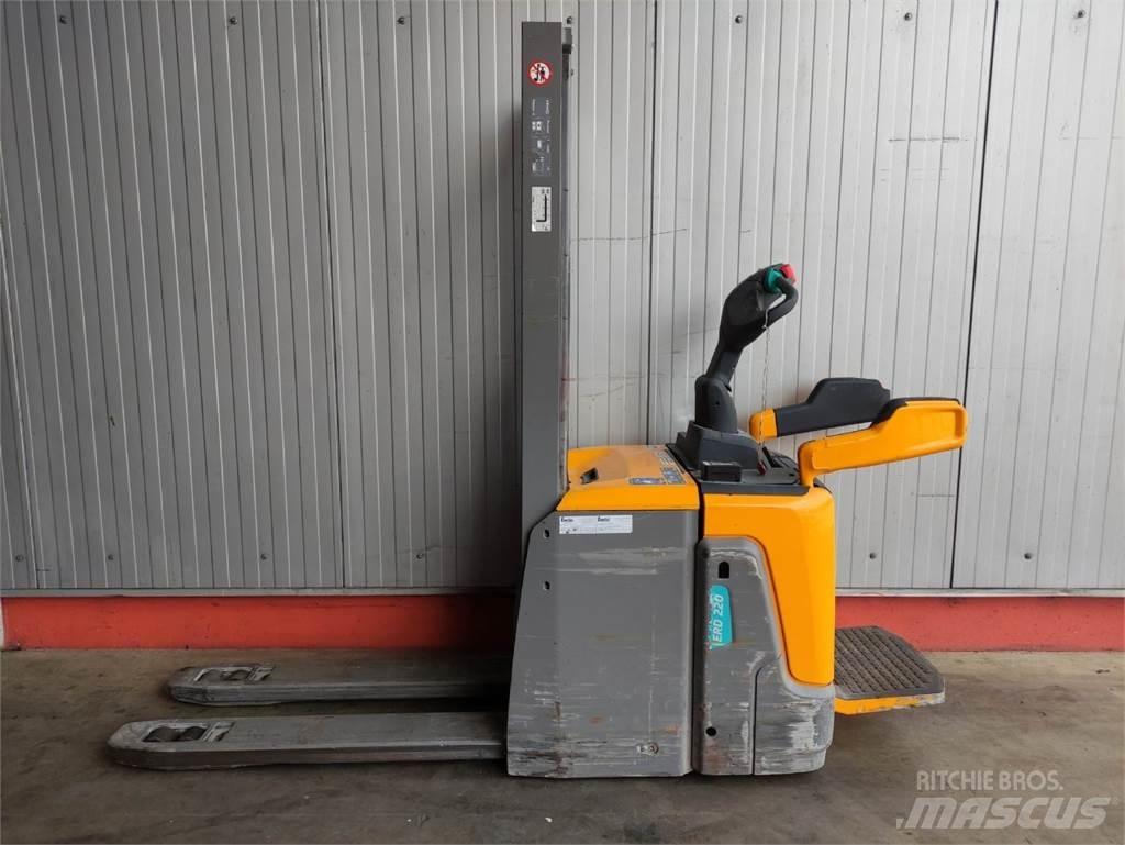 Jungheinrich ERD220 Yaya kumandali istif makinasi