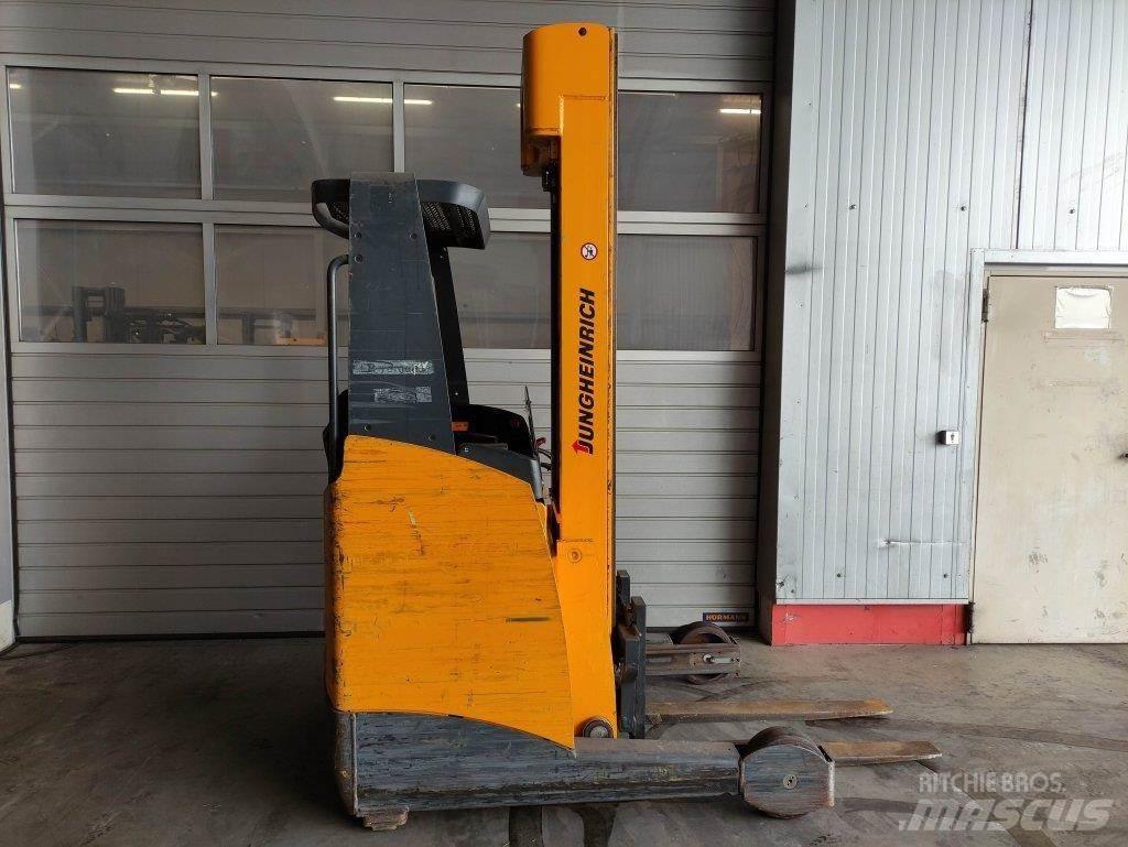 Jungheinrich ETV114 Reach truck - depo içi istif araçları