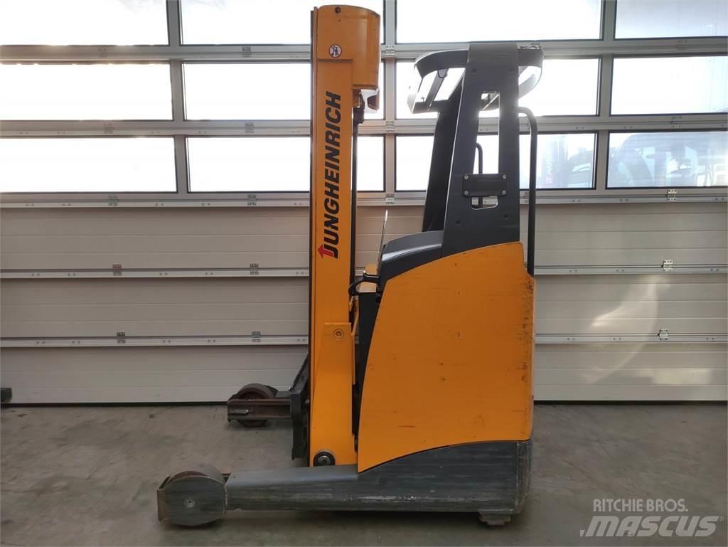 Jungheinrich ETV116 Reach truck - depo içi istif araçları