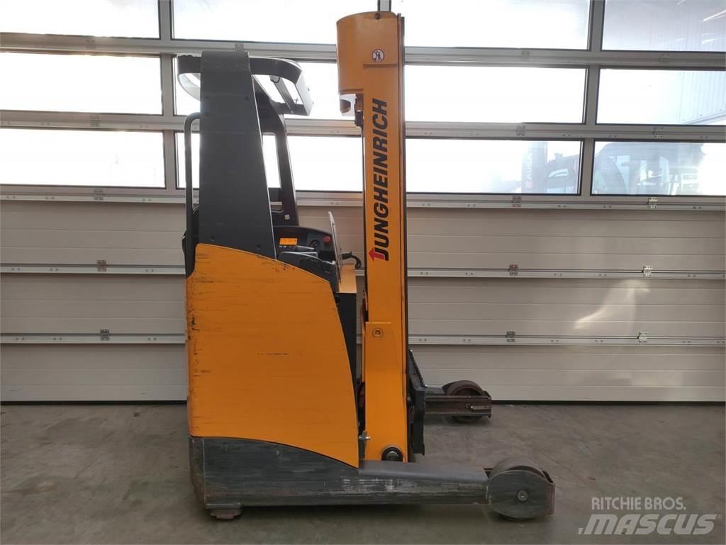 Jungheinrich ETV116 Reach truck - depo içi istif araçları