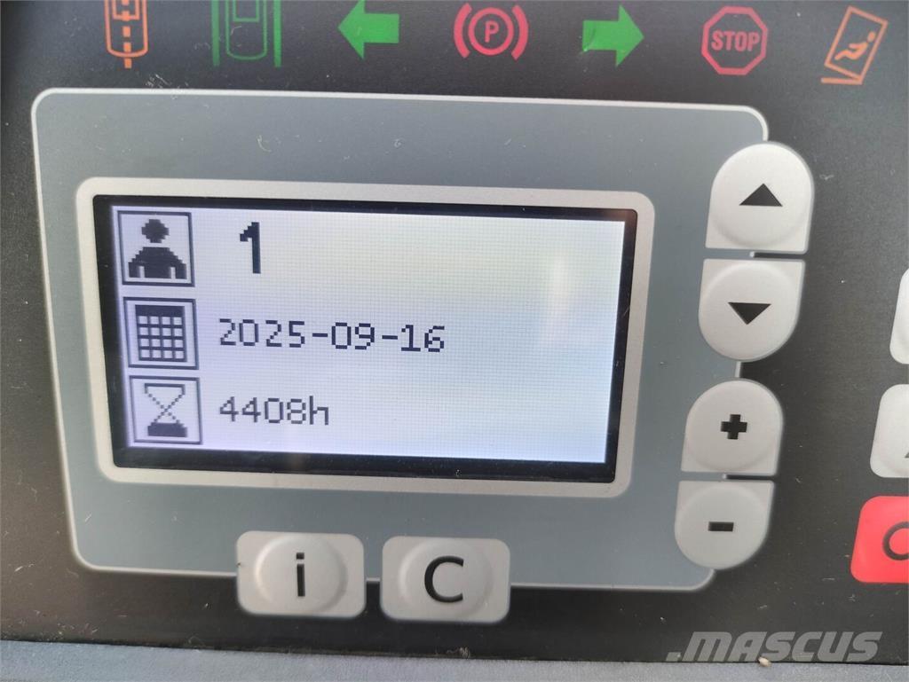 Toyota RRE160HH Reach truck - depo içi istif araçları