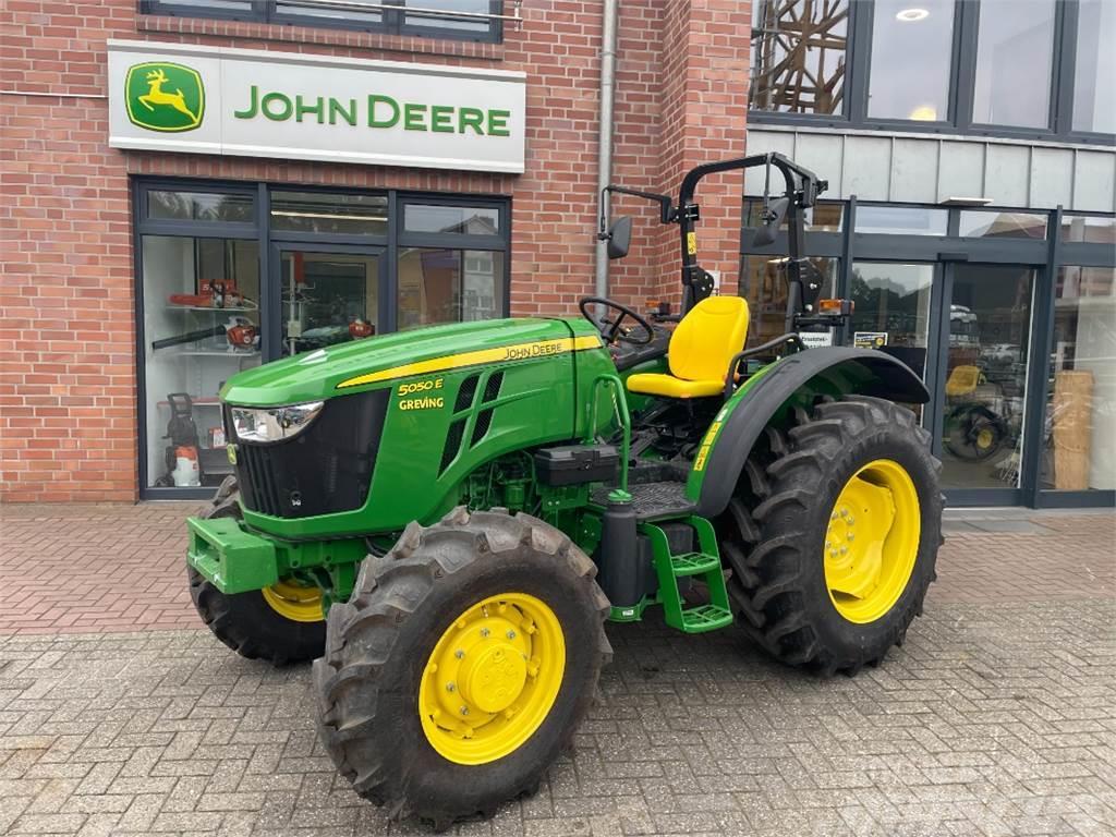 John Deere 5050E + Wagenanhängevorrichtung Traktörler