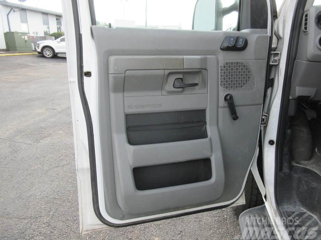 Ford Econoline E-350 Panel vanlar
