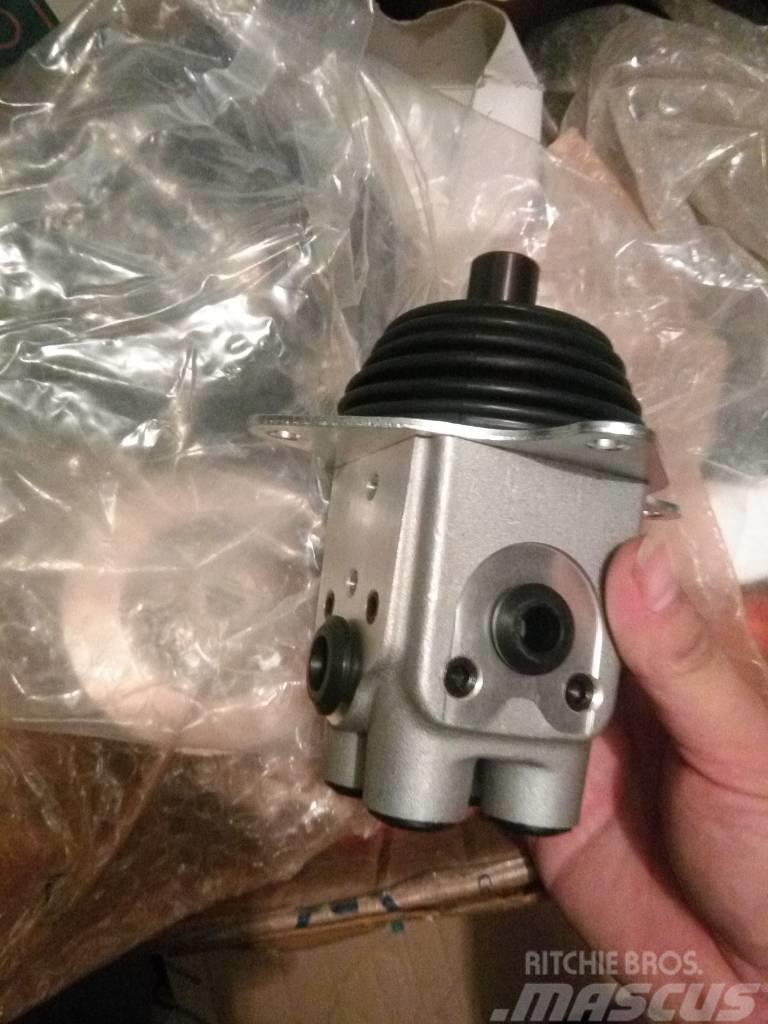 Komatsu PC400-7 pilot valve Beko kepçeleri
