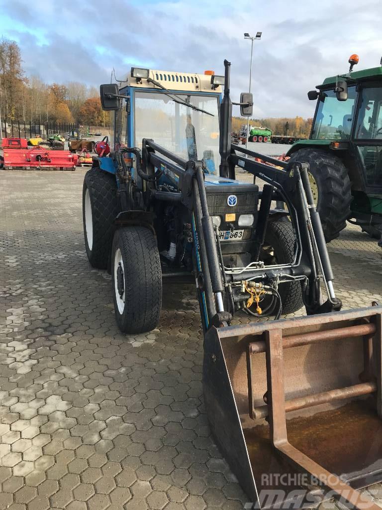 New Holland 3435 med snöredskap Traktörler