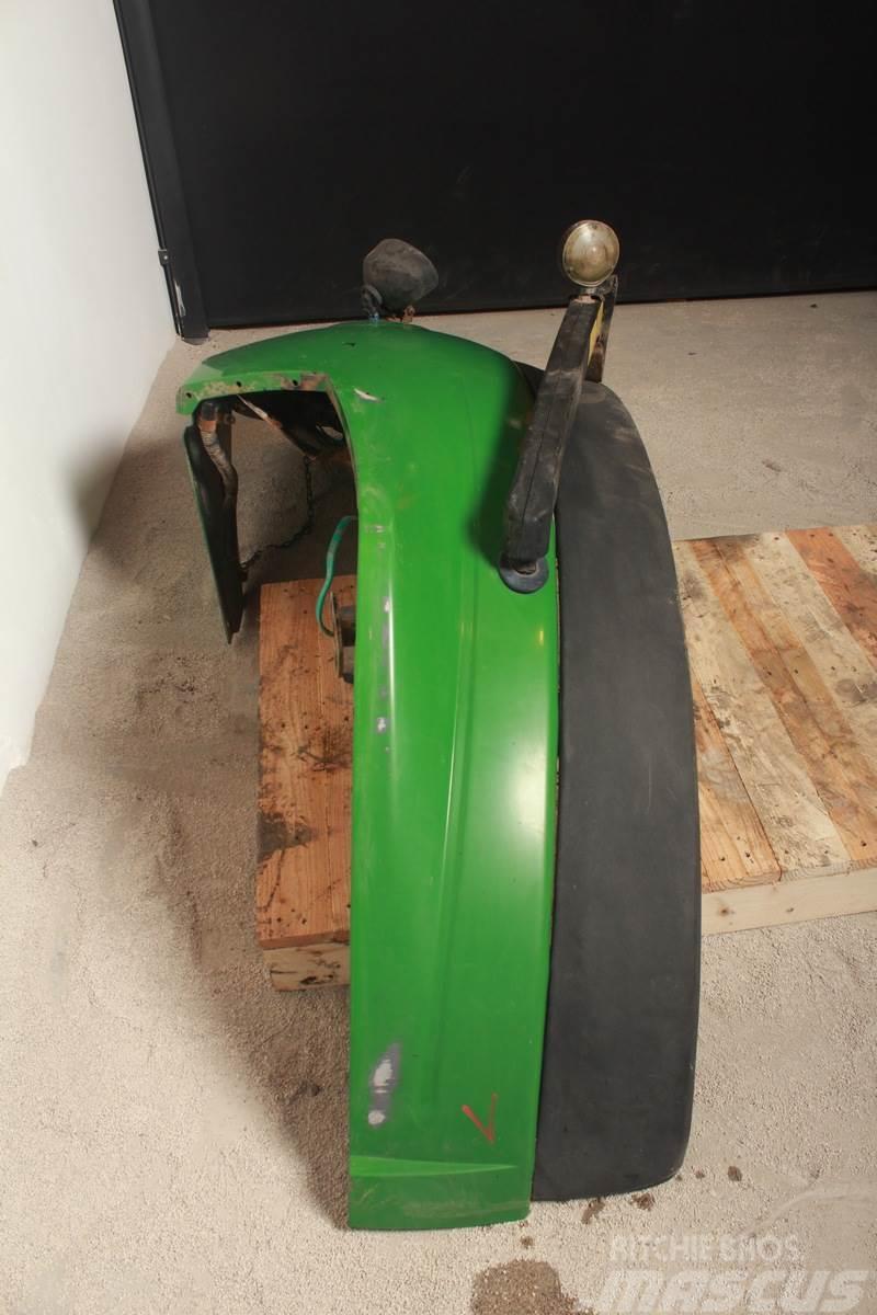 John Deere 7920 Rear Fender Chassis and suspension