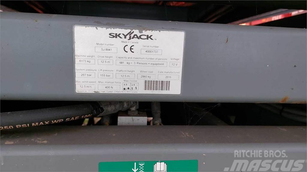 SkyJack 8841RT Scissor lifts