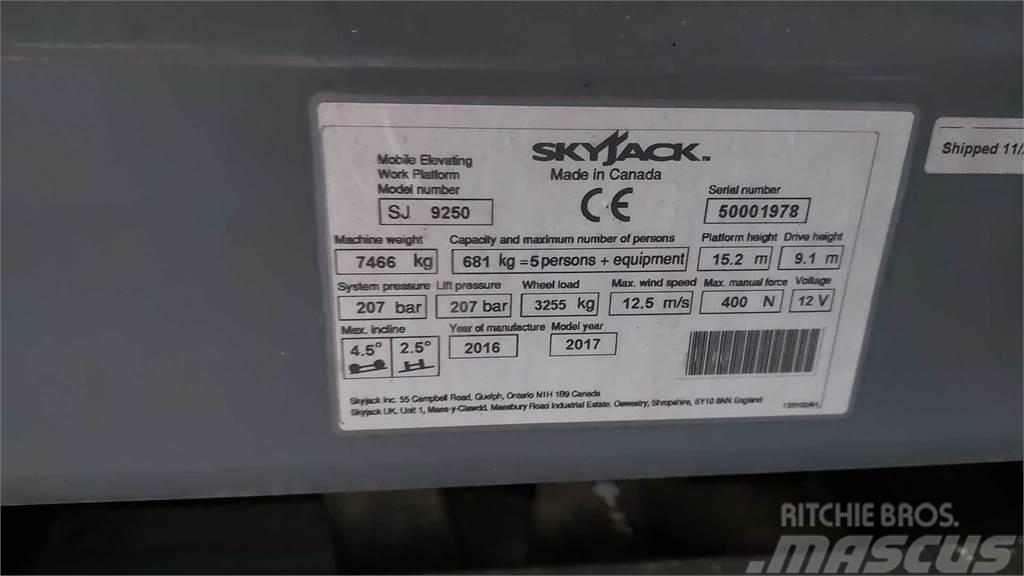 SkyJack 9250RT Makasli platformlar