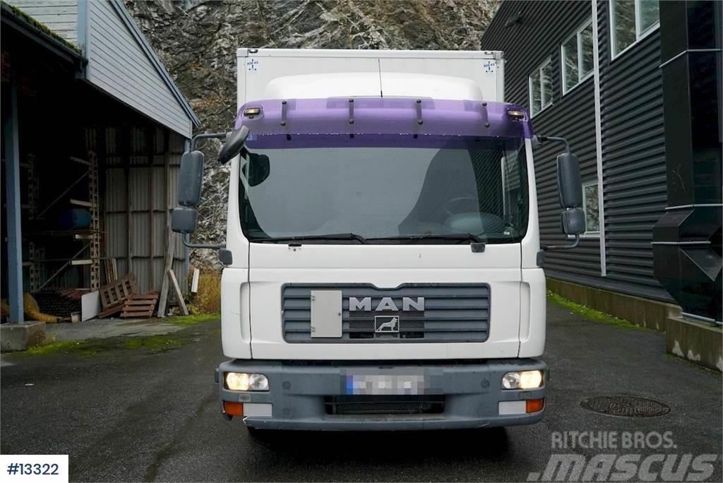 MAN TGL 8.210 Box truck w/ Zepro Lift Kapali kasa kamyonlar