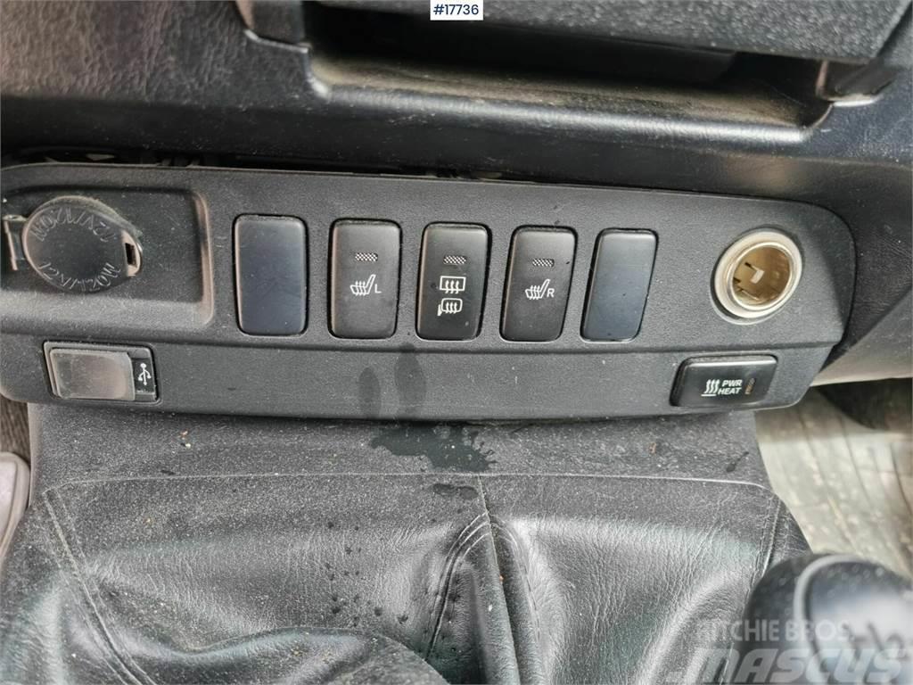 Toyota Hilux 4x4 Manual transmission. Summer and winter w Panel vanlar