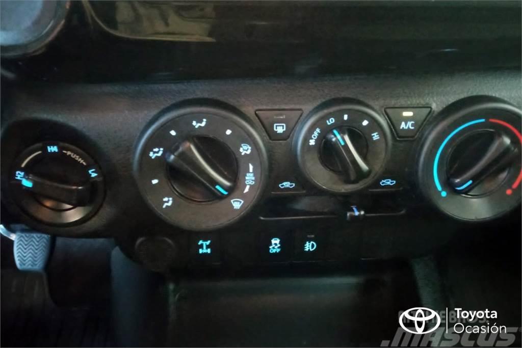 Toyota Hilux GX DOBLE CABINA Panel vanlar