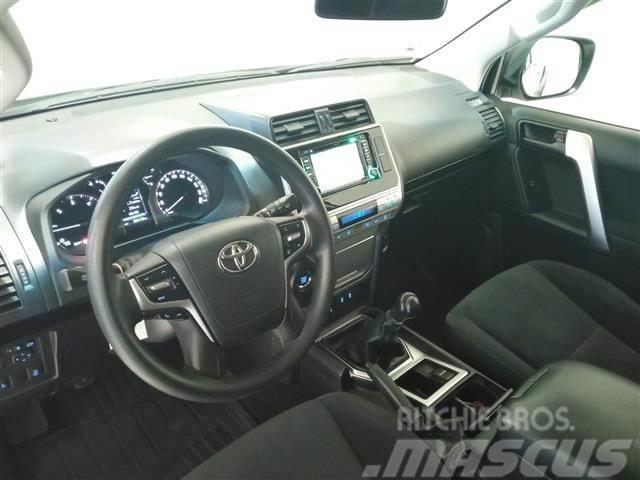 Toyota Land Cruiser Comercial D-4D NX-5 Panel vanlar