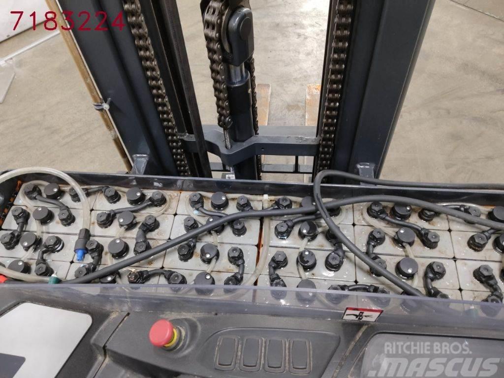Still FM-X12 Reach truck - depo içi istif araçları